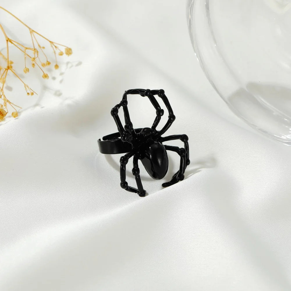 Yungqi Gothic Simulation Animal Spider Ring for Women men Finger Adjustable Ring Punk Style Halloween Spoof Toy Accessories