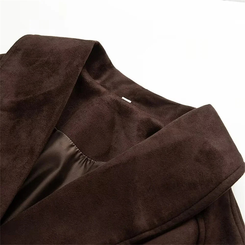 Autumn new women's clothing design with a sense of cinched waist, unique fashion, and high-end windbreaker jacket