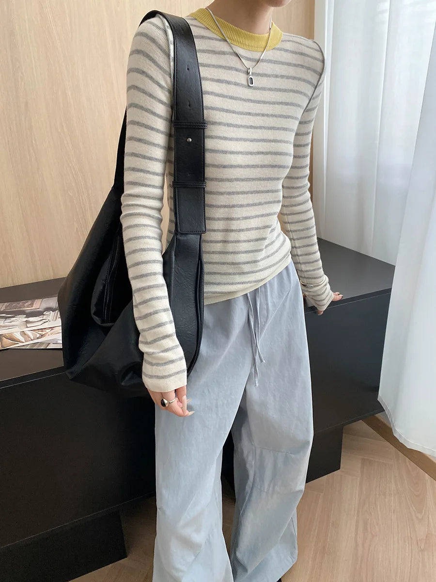 Autumn color palette design, contrasting colors, front shoulder streamlined, slim fit, slimming effect, base knit sweater