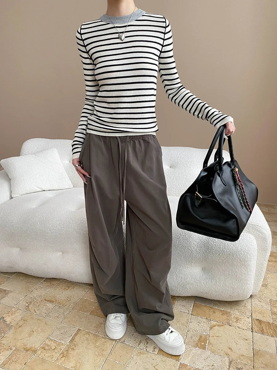 Autumn color palette design, contrasting colors, front shoulder streamlined, slim fit, slimming effect, base knit sweater