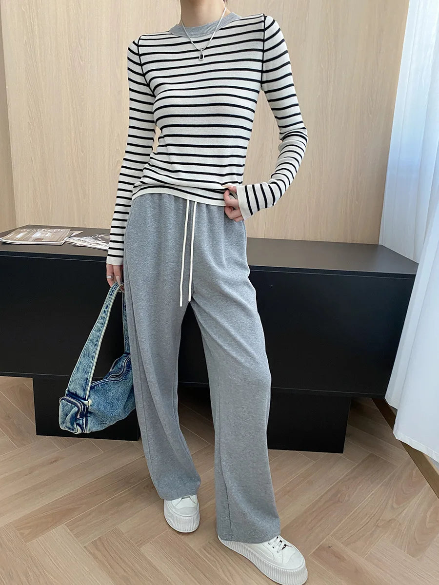 Autumn color palette design, contrasting colors, front shoulder streamlined, slim fit, slimming effect, base knit sweater