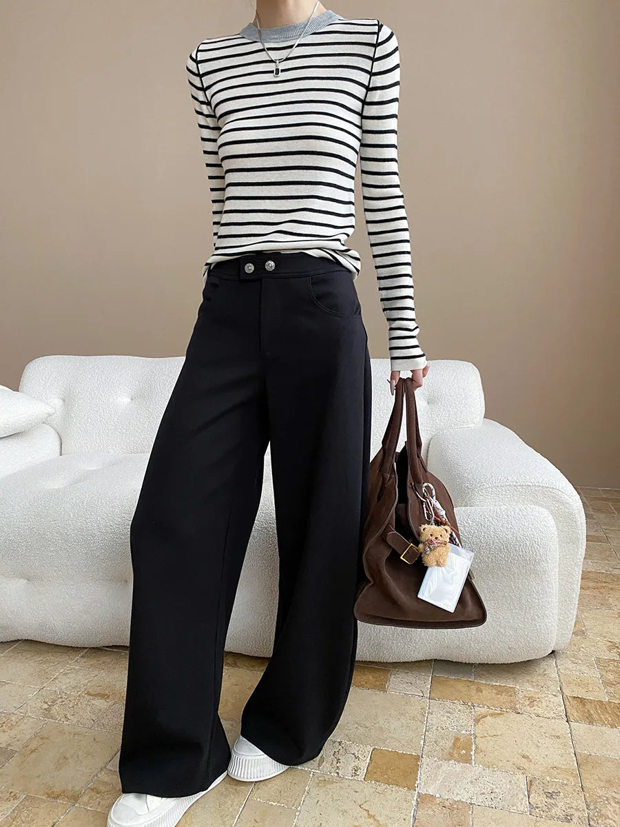 Autumn color palette design, contrasting colors, front shoulder streamlined, slim fit, slimming effect, base knit sweater